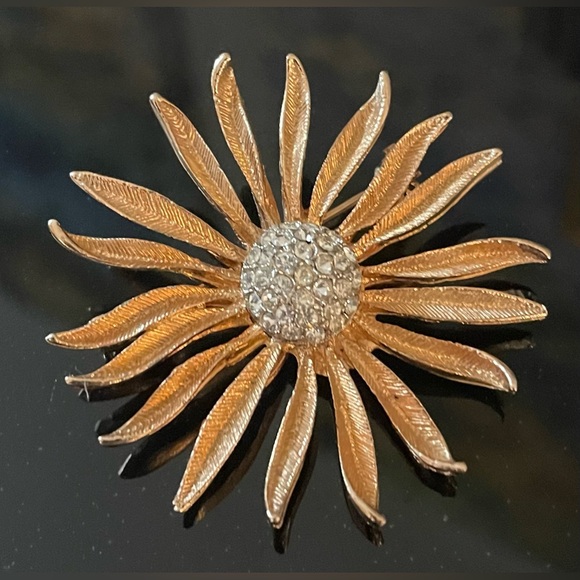3 for $30 Vintage Floral Design Gold Tone Brooch Pin with Sparkling Crystals - Picture 6 of 7